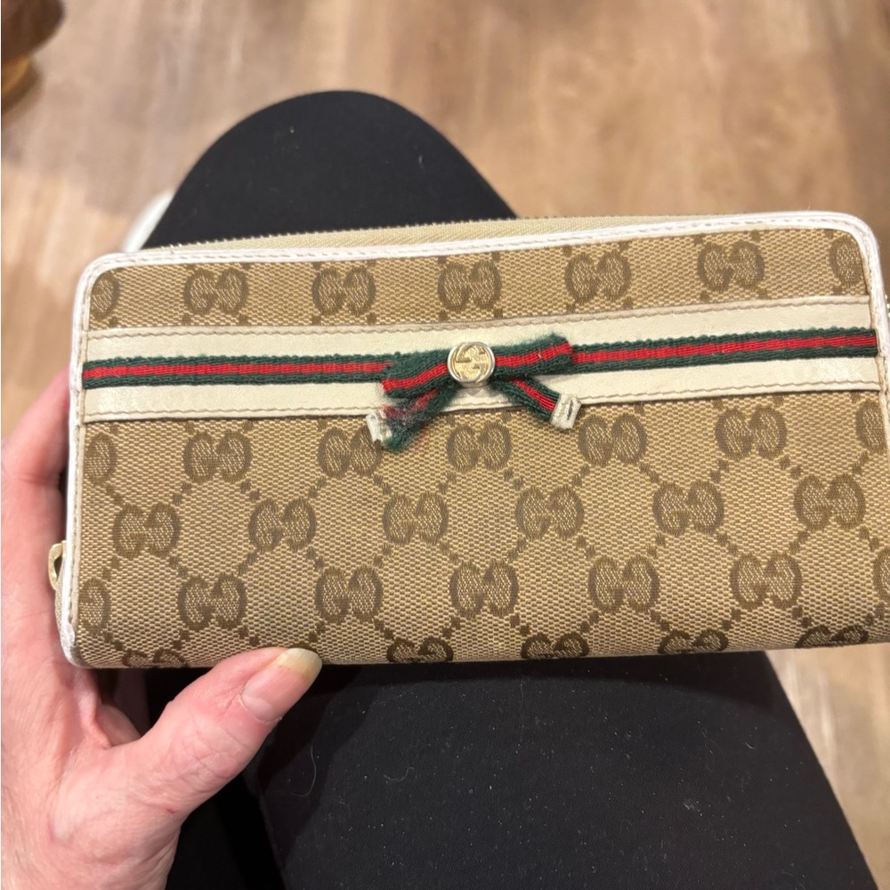 Gucci Tan and Green Signature Wallet